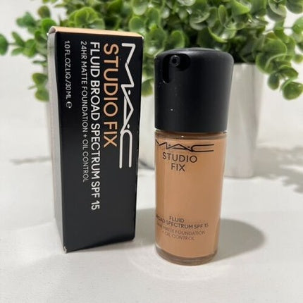 Fond de ten lichid, Mac Studio Fix Fluid SPF 15, control sebum