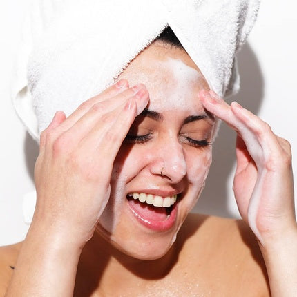 Gel de curățare facială, TheBalm, Moringa, 150ml