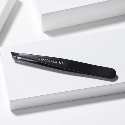 Pensetă Tweezerman, Black Matte, Slant