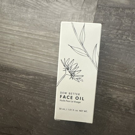 Ulei facial Monika Blunder Beauty Dew Better Face Oil - Ambalaj alb cu ilustrații botanice