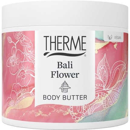 Cremă de corp Therme Bali Flower, ambalaj roz cu flori albe și etichetă vegană, 410g