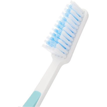 Periuță de dinți Aquafresh GSK015556 - Set 3 bucăți, culori mixte (albastru, mov, verde)
