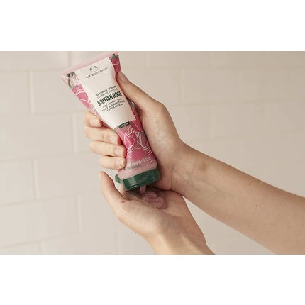 Exfoliant corporal The Body Shop British Rose Smoothing Shower Scrub