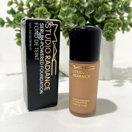 Fond de ten Mac Cosmetics Studio Radiance, C4.5, 30ml