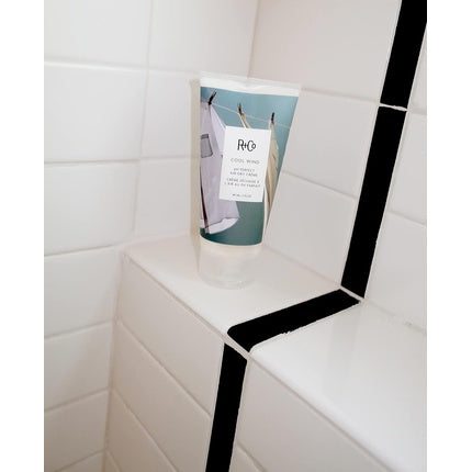 Cremă de modelare R+Co Cool Wind pH Perfect Air-Dry, alb, 150ml