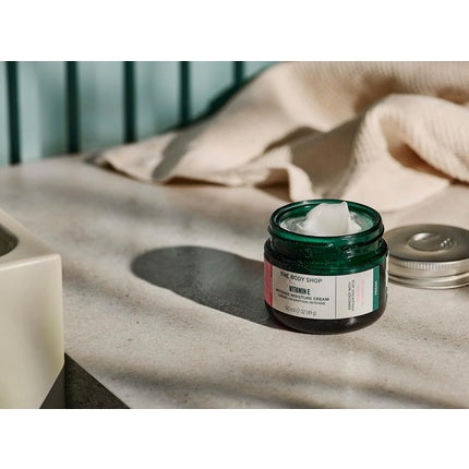 Cremă hidratantă intensivă cu Vitamina E, The Body Shop, 50ml