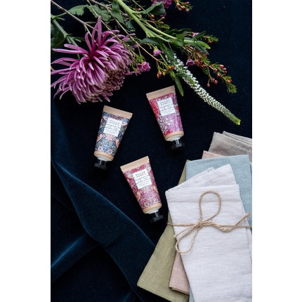 Set de trei creme pentru mâini William Morris At Home, Patchouli & Red Berry, 3 x 30 ml