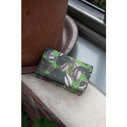 Săpun solid The English Soap Company, Sandalwood, 240g