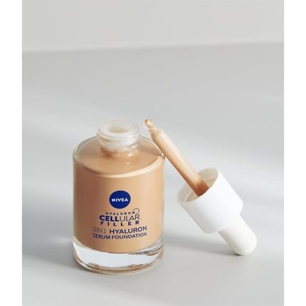 Fondant Nivea Cellular Filler Hyaluron 3-in-1, Culoare Light, Capacitate 30ml