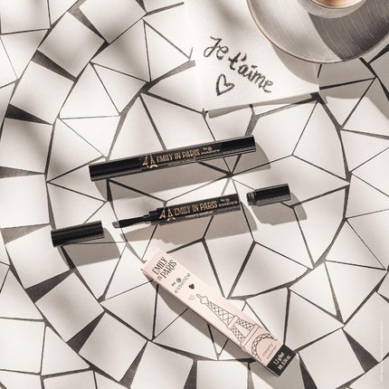 Eyeliner Essence Emily in Paris, negru mat, aplicator pensulă