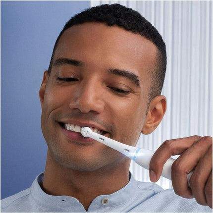 Periuță electrică Oral-B iO 7N alb