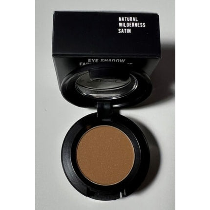 Ochi, MAC Natural Wilderness Satin Eyeshadow, Culoare maro, ambalaj negru