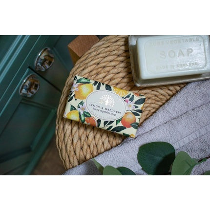 Săpun cu Arome, The English Soap Company, Vintage Wrapped Lemon & Mandarine, 200g