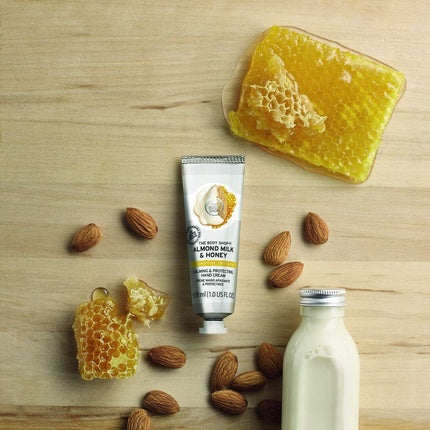 Cremă de mâini, The Body Shop, Almond Milk & Honey, 30ml