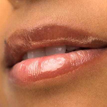 Gloss buze plumping Thebalm Instant Plump Your Pucker Giddy-Up nuanță nude strălucitor vegan