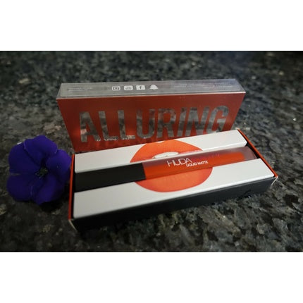Lipă lichidă mată Huda Beauty - Alluring, 21g