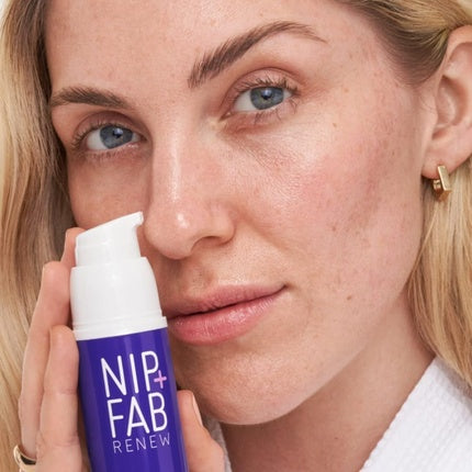 Ser anti-îmbătrânire Nip+Fab Retinol Fix, albastru, 50ml