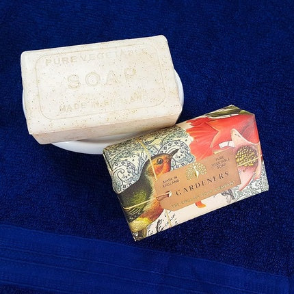 Săpun solid The English Soap Company Gardeners, exfoliant, grapefruit roz, 190g