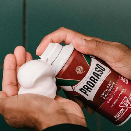 Spumă de ras, Proraso, cu ulei de lemn de santal și unt de shea, 300ml