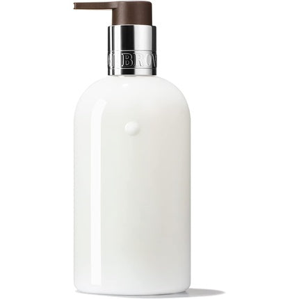 Loțiune corp, Molton Brown, Fiery Pink Pepper, 300 ml, alb