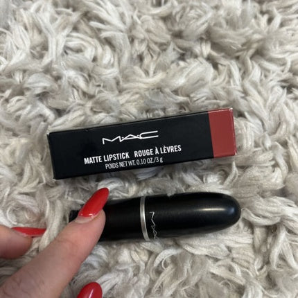 Ruj Matte MAC Forever Curious 668