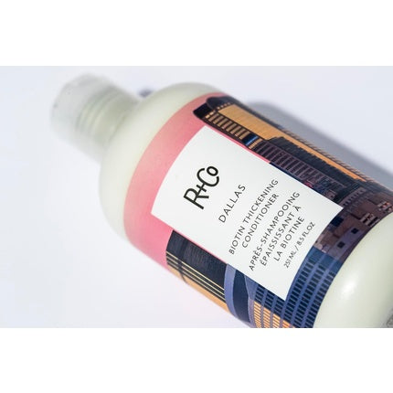 Condiționator R+Co Dallas Biotin pentru păr, unisex, 85 oz