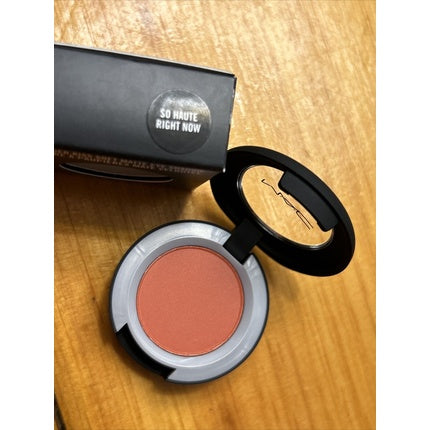 Pudră de ochi MAC Powder Kiss So Haute Right Now 0.05oz/1.5g