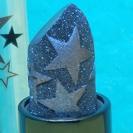Ruj MAC Kiss of Stars ASTERISK, albastru mov, cu strălucire