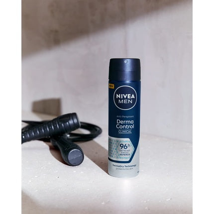 NIVEA MEN Derma Control Antiperspirant Spray, Albastru