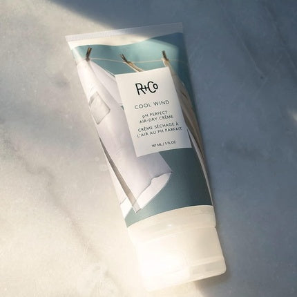 Cremă de modelare R+Co Cool Wind pH Perfect Air-Dry, alb, 150ml