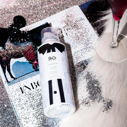 Spumă coafare, R+Co, Chiffon, alb