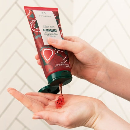 Exfoliant corp cu căpșuni, The Body Shop, 200 ml