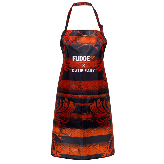 Șorț pentru vopsirea părului Fudge Professional Katie Eary, roșu/negru