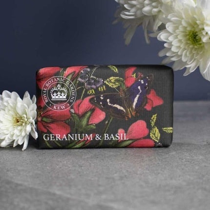 Săpun solid, The English Soap Company, geranium și busuioc, negru